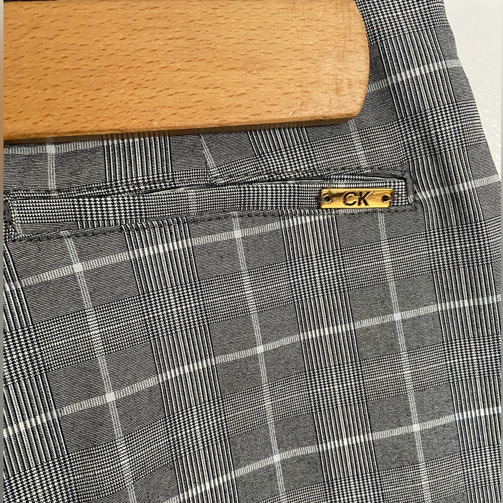 Calvin Klein Size 6 - Plaid Fitted Stretch Pants Like New!